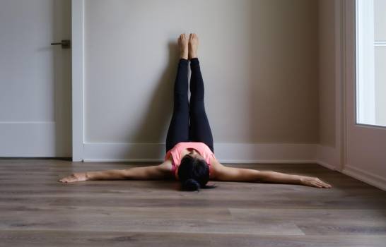 Posturas de yoga para aliviar los dolores menstruales