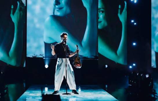 Camilo durante su actuación en Premios Juventud 2020. Foto: EFE